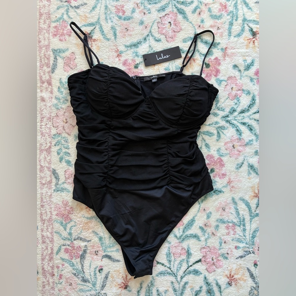 Lulus Black Ruched padded bust Bodysuit size large NWT